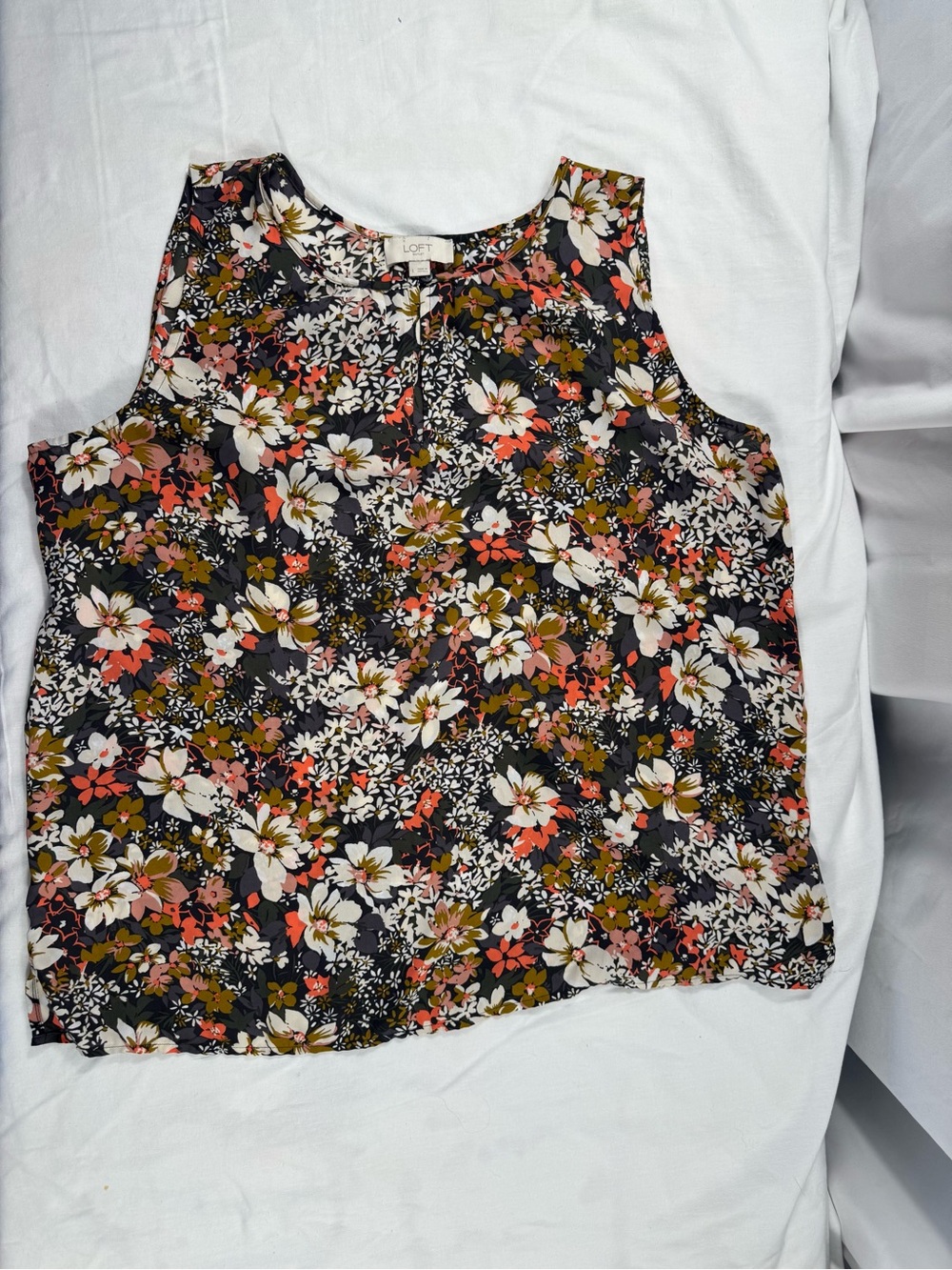 LOFT Dark Floral Sleeveless Blouse Tank Top Keyhole Neck Sz L Boho Romantic
